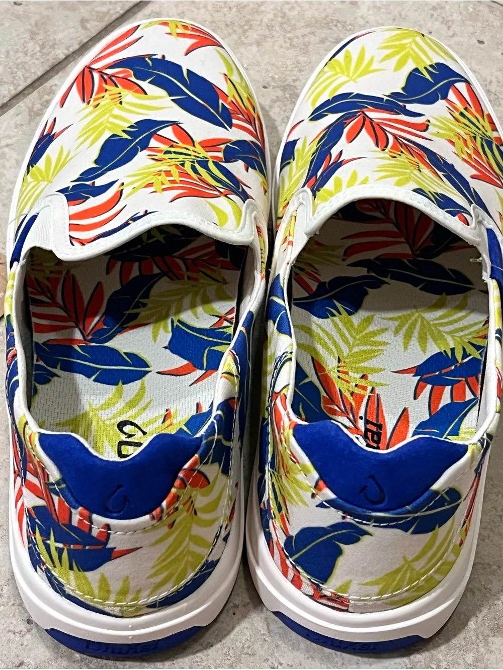OluKai Lae‘ahi Pa‘i Men’s Slip-On Shoes 10.5 White/Aloha NWT Hawaain Floral AOP